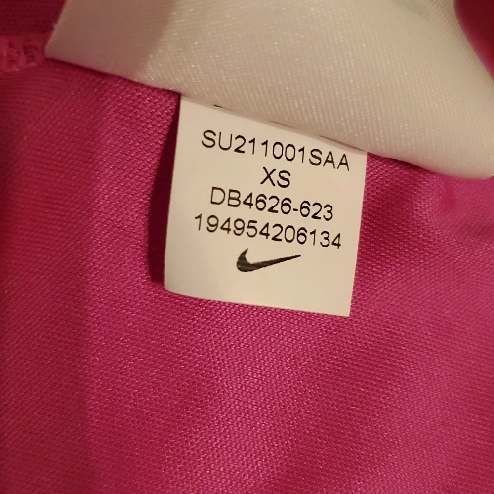 💓Nike Athletic Top - Picture 6 of 11